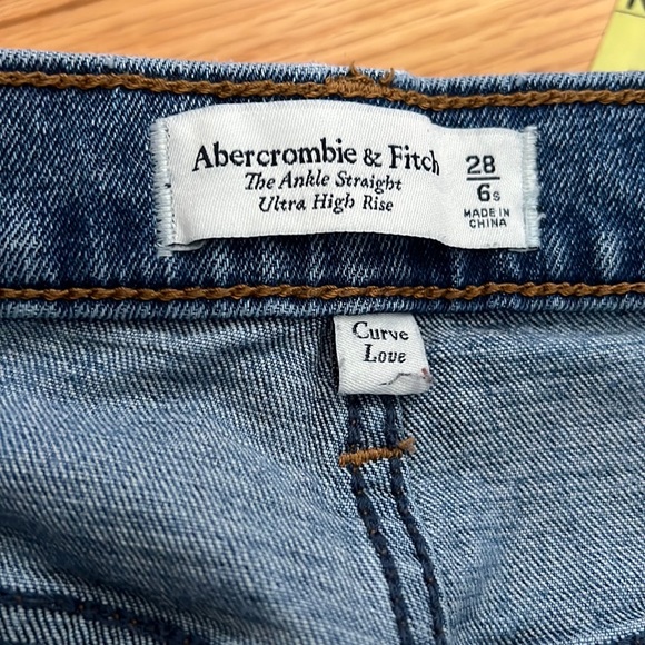Abercrombie & Fitch The Ankle Straight Ulta High Rise Jeans - Picture 4 of 5